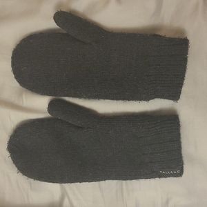 Aritzia Talula Grey Mittens